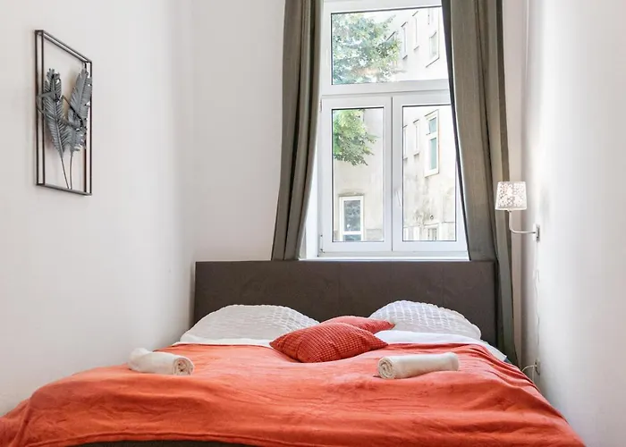 Welcoming 3Br Budget Apt. Well Connected