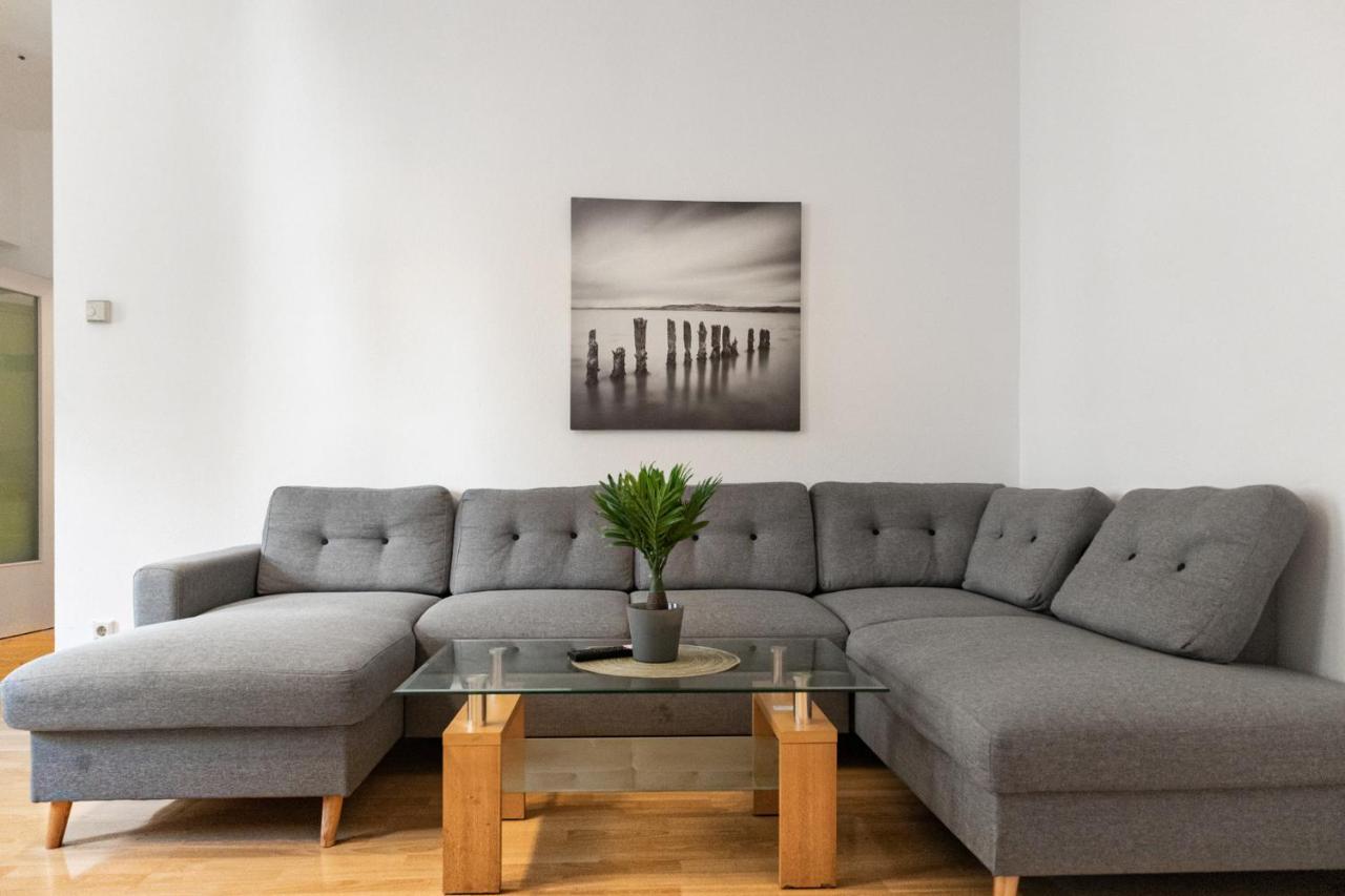 Welcoming 3br Budget Apt. Well Connected Apartament *